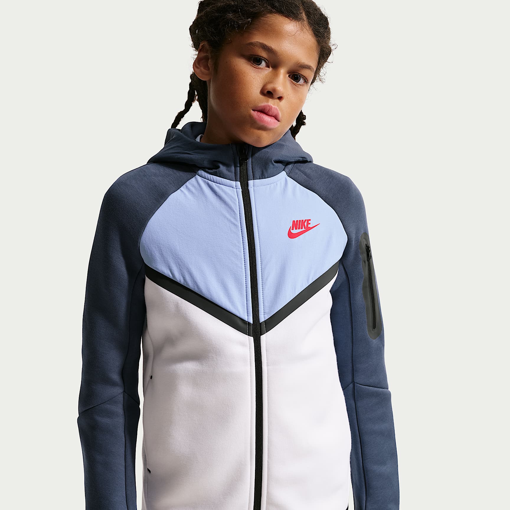 Nike Sportswear Tech Fleece Older Kids' Full-Zip Hoodie. Nike BG
